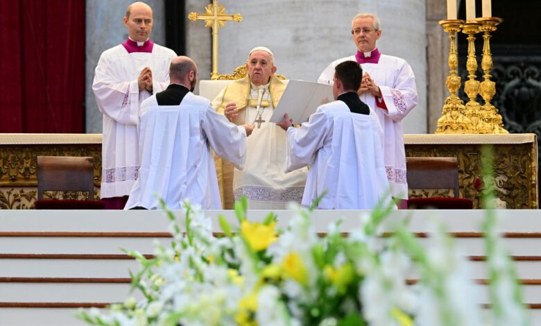 Pope Francis beatifies 'smiling' John Paul I